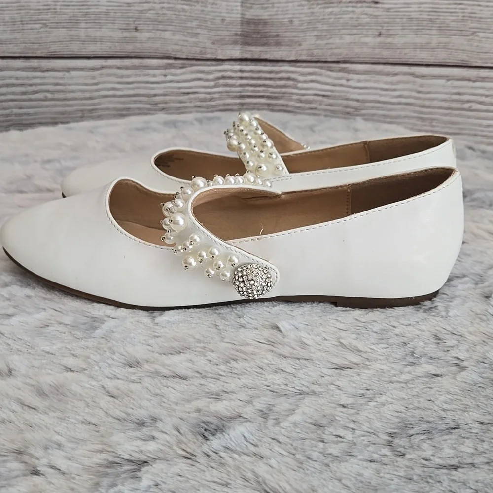 Vince Camuto White Flat Dress Shoes, Girls Size 3.5, Great Condition - Picture 7 of 10